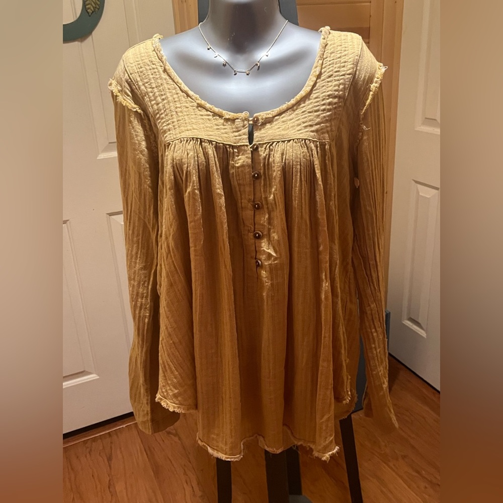 🌼We The Free Medium Top🌼